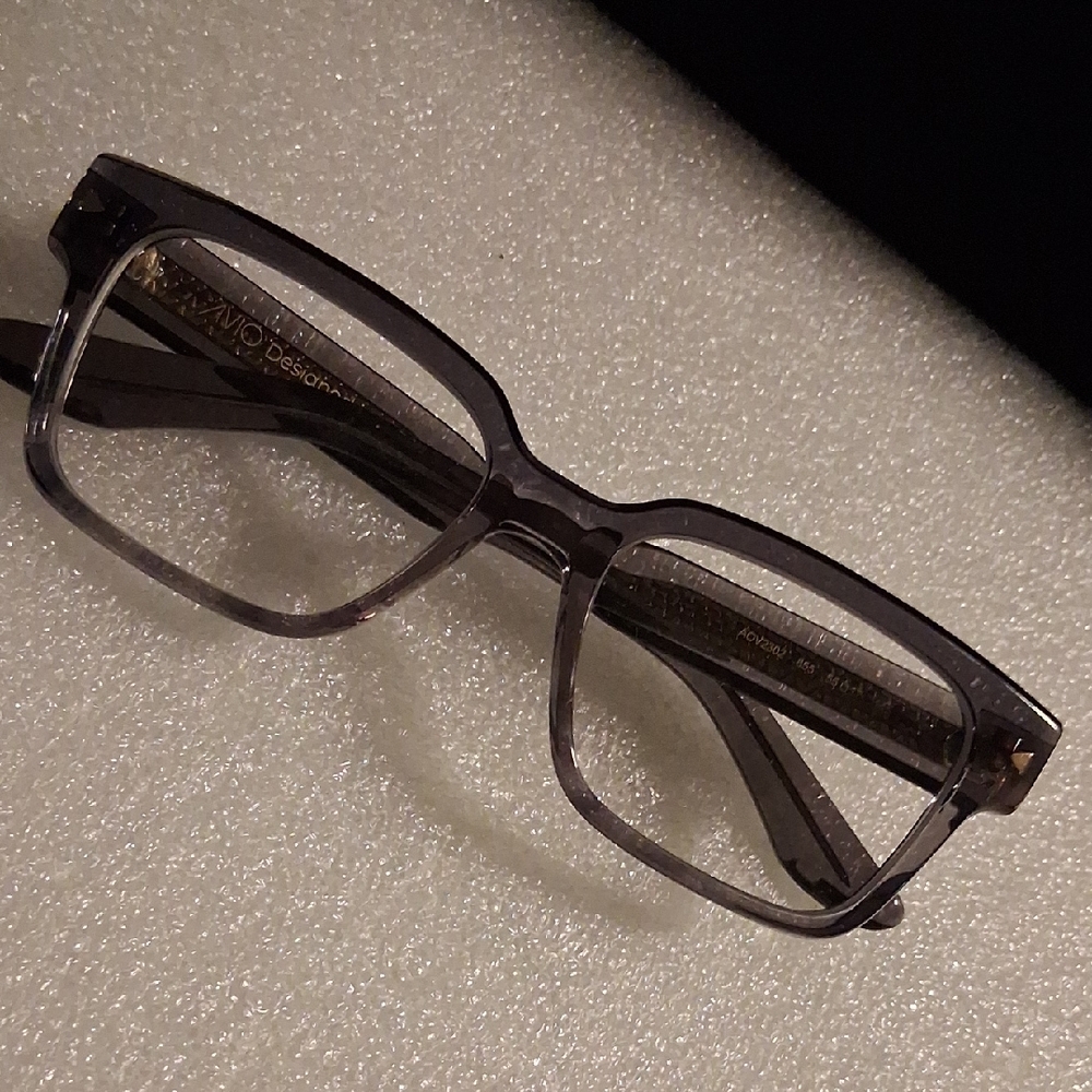 Modern Gray And Black Rectangular Glasses - image 4